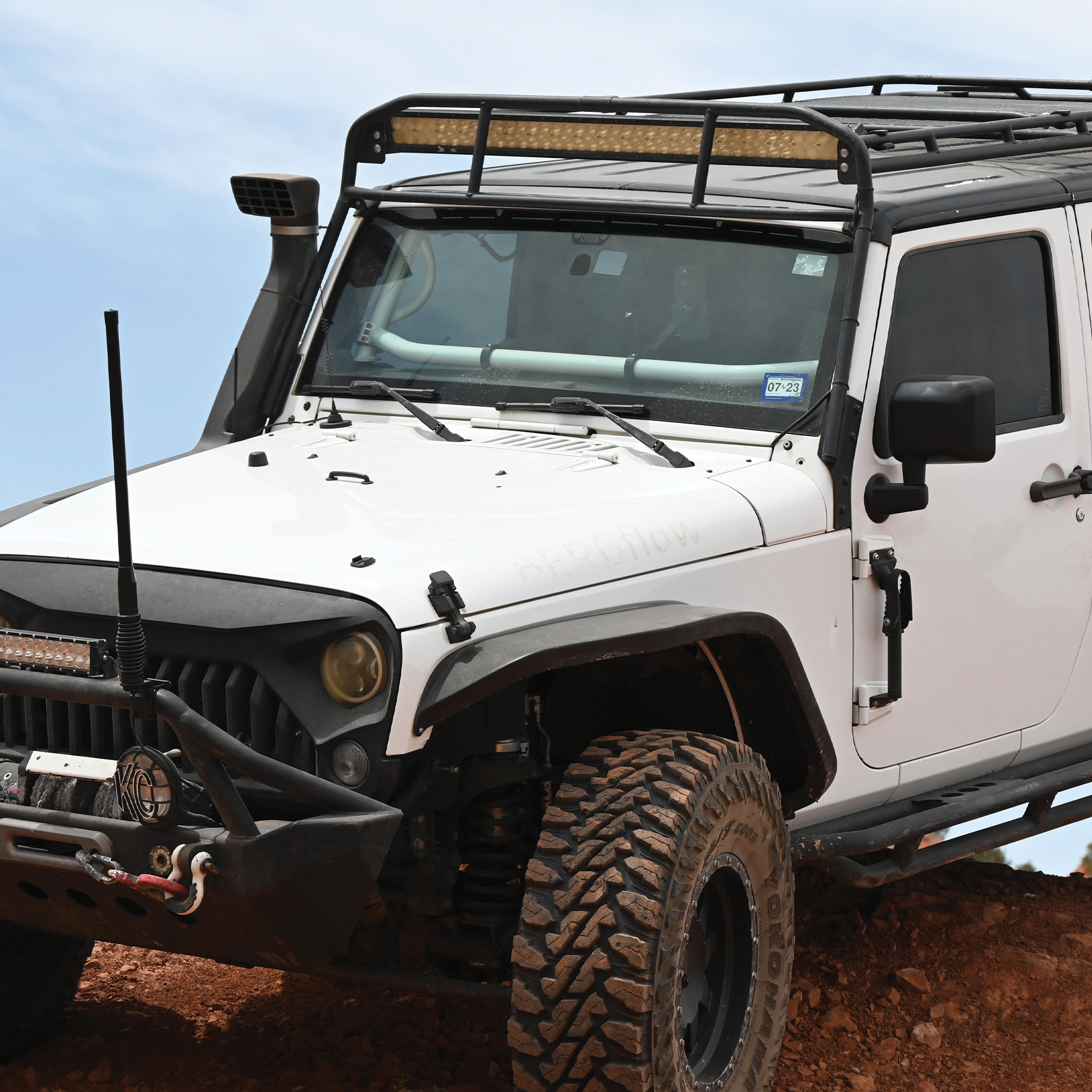 MXAT05 MicroMobile 3 dB Heavy-Duty Bull Bar Antenna | Highland - Image 5